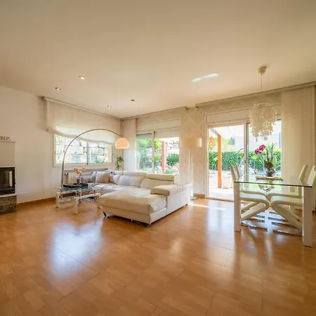 Beverly Hills Lux Air-con Villa
